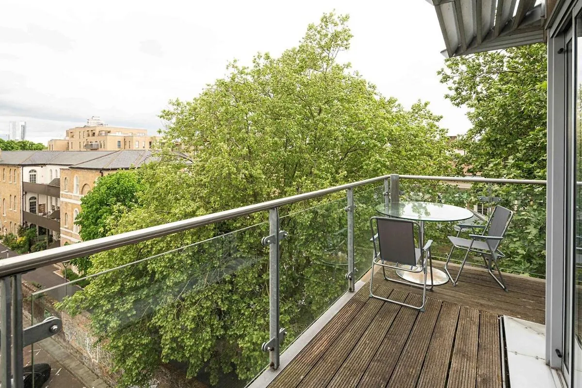 Stylish 2-Bed With Stunning View Apartment London