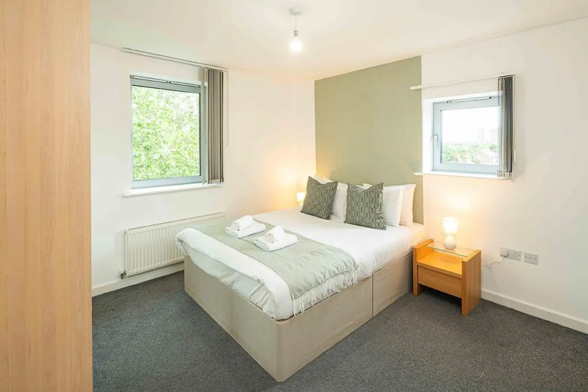 Stylish 2-Bed With Stunning View Apartment London