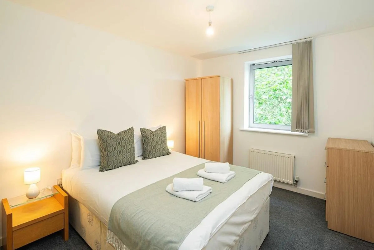 Stylish 2-Bed With Stunning View Apartment London